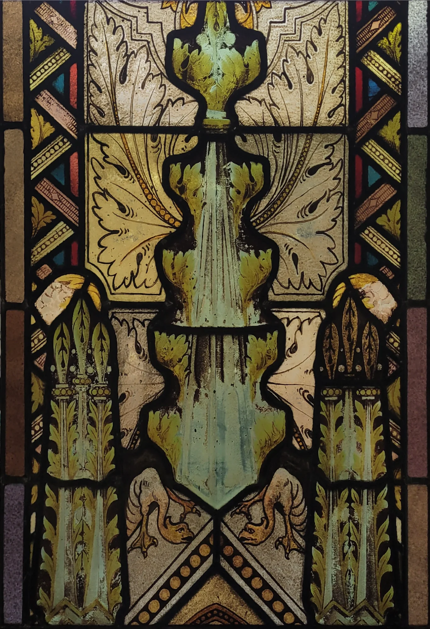 Kerkraam ornament met griffioenen